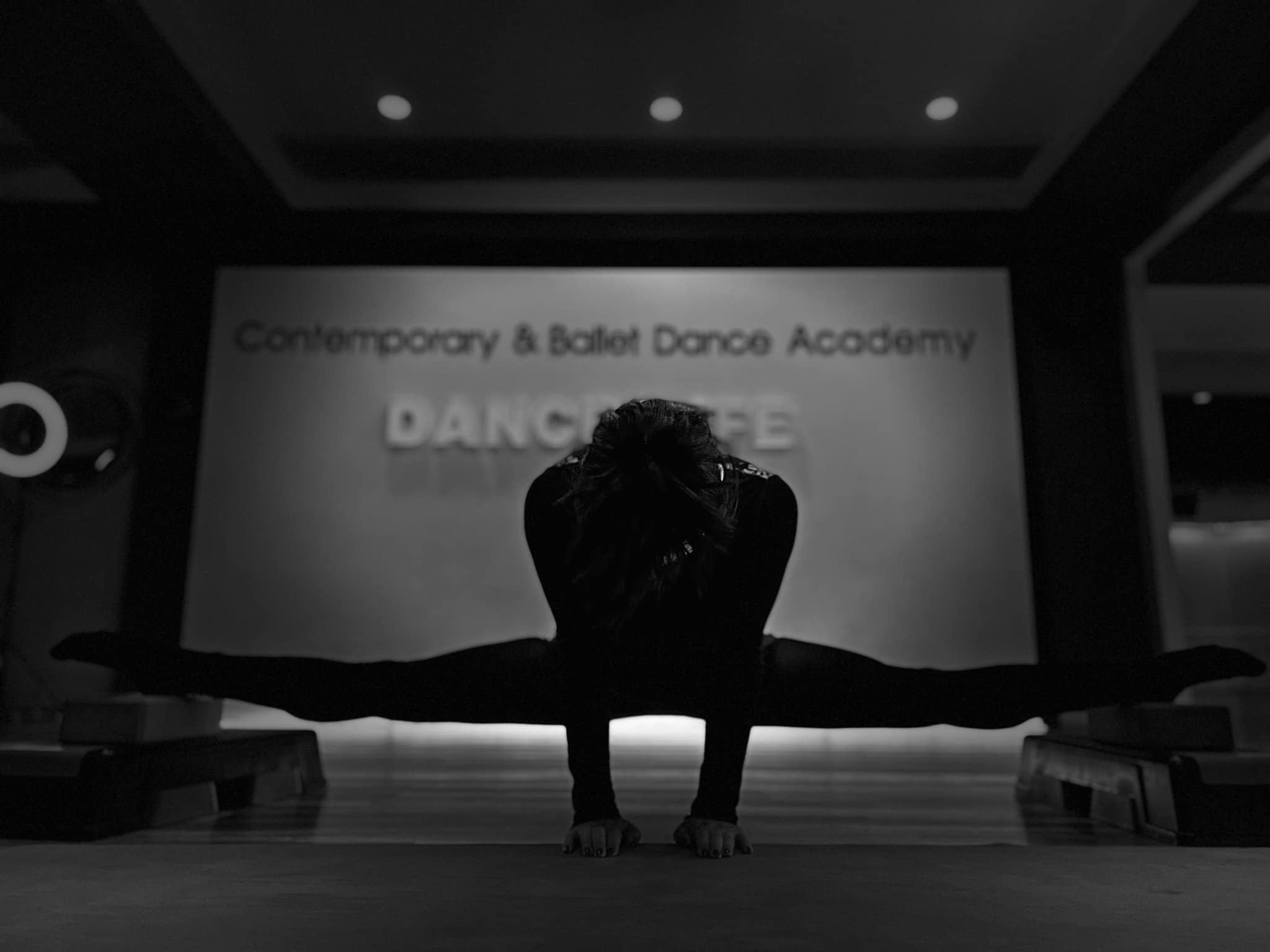 Sarik Motion dance moment 6